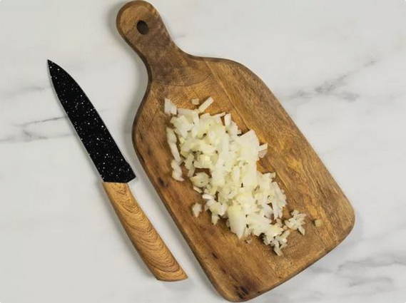 Гречневая каша с тушенкой в кастрюле