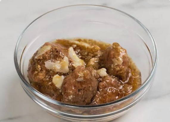Гречневая каша с тушенкой в кастрюле