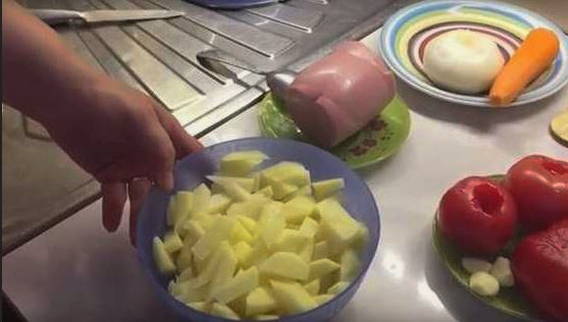 Борщ с колбасой