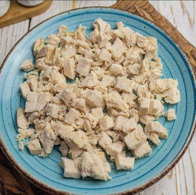 Салат «Красные маки» с курицей и грибами