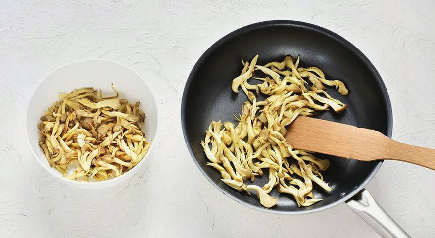 Гречневая каша с грибами и жареным луком