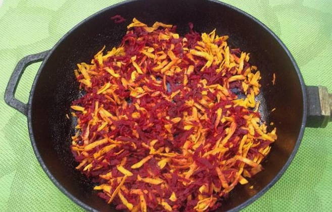 Борщ со щавелем и свеклой