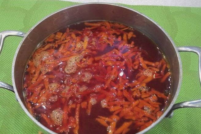 Борщ со щавелем и свеклой