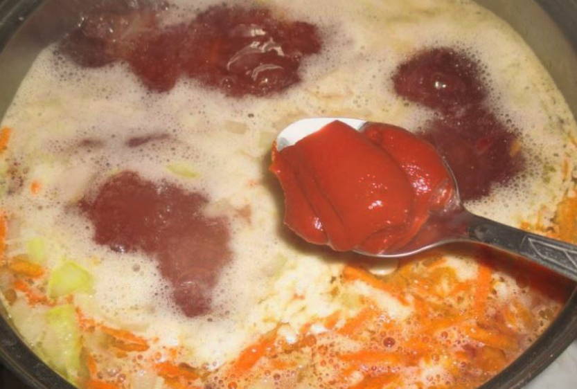 Борщ с квашеной капустой, свеклой и свининой