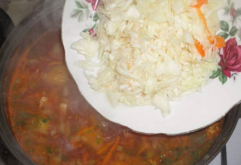 Борщ с квашеной капустой, свеклой и свининой