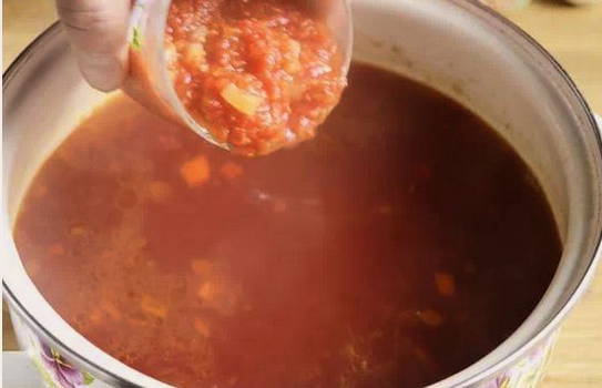 Красный борщ со свеклой и капустой
