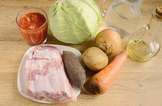 Красный борщ со свеклой и капустой