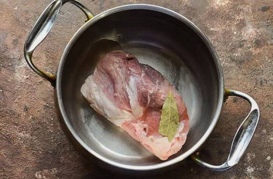Красный борщ со свеклой и капустой