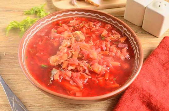 Красный борщ со свеклой и капустой