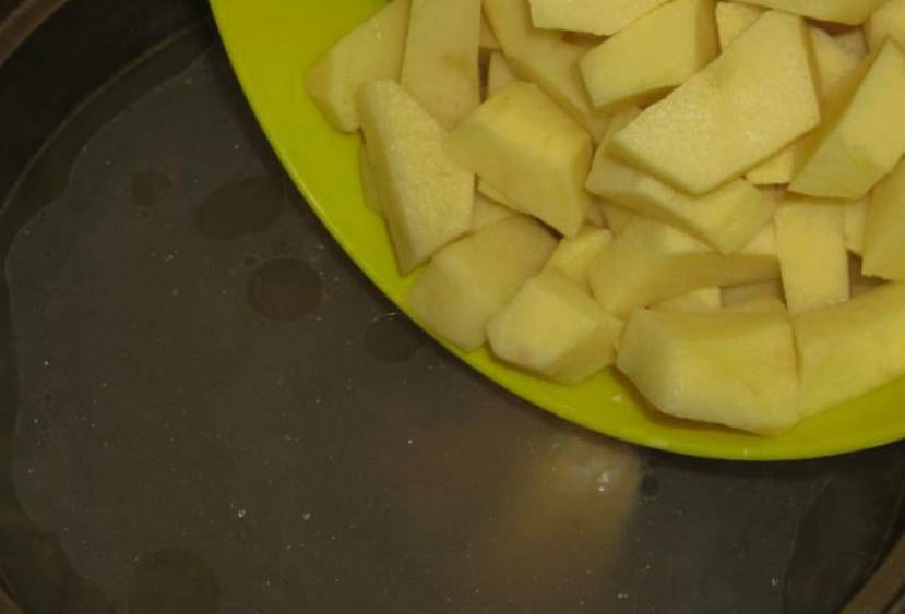 Борщ с курицей и квашеной капустой
