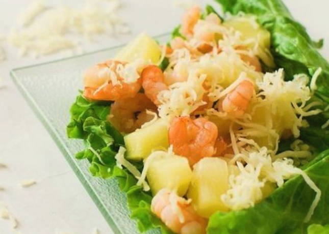 Салат «Леди» с креветками и ананасом