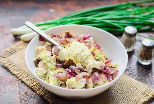 Салат «Королевский» с курицей, грибами и грецкими орехами