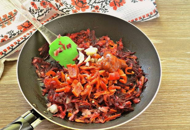 Борщ с грибами и капустой