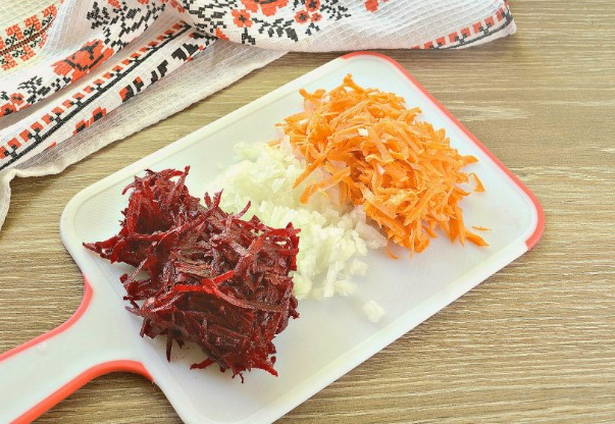 Борщ с грибами и капустой