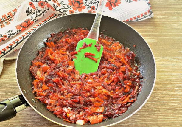 Борщ с грибами и капустой