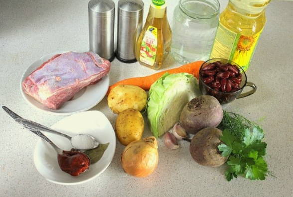 Борщ с говядиной, свежей капустой и свеклой