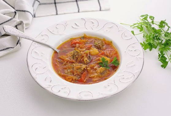 Борщ из квашеной капусты со свеклой и мясом