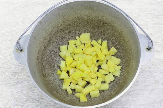 Борщ из квашеной капусты со свеклой и мясом