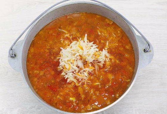 Борщ из квашеной капусты со свеклой и мясом