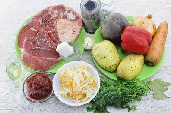 Борщ из квашеной капусты со свеклой и мясом