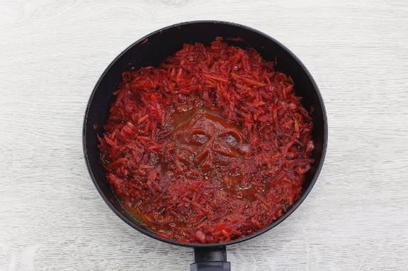 Борщ из квашеной капусты со свеклой и мясом