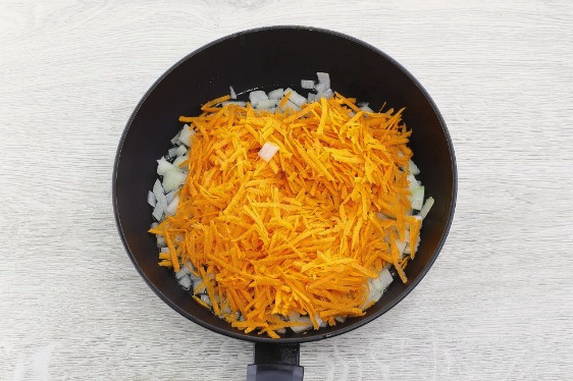 Борщ из квашеной капусты со свеклой и мясом