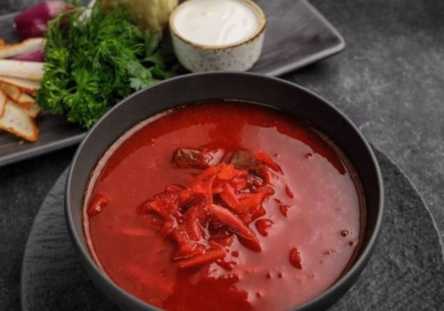 Борщ с квашеной капустой, свеклой и говядиной