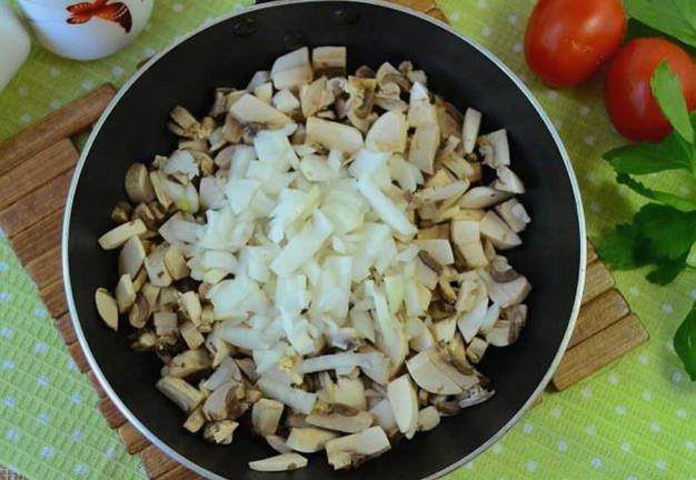 Салат «Красная шапочка» с копченой курицей