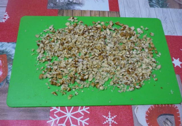 Салат «Красная шапочка» с гранатом и курицей