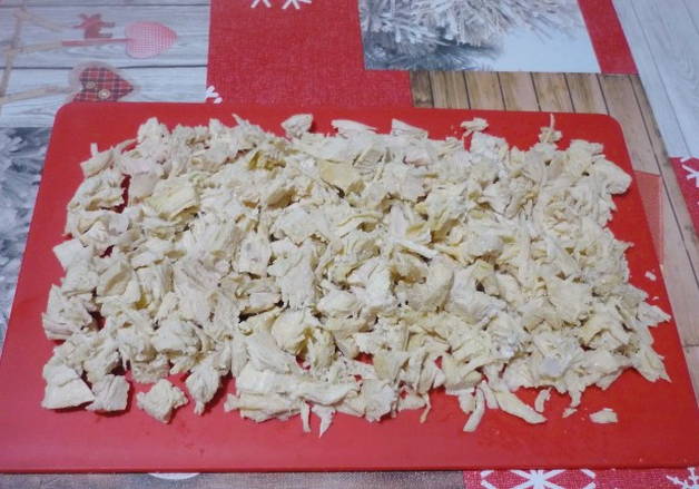 Салат «Красная шапочка» с гранатом и курицей