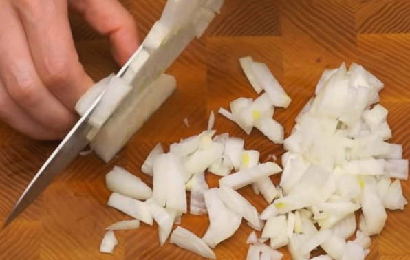 Макароны с капустой на сковороде