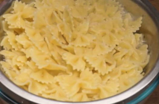 Макароны с капустой на сковороде