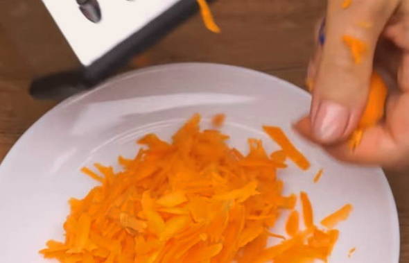 Макароны с капустой на сковороде