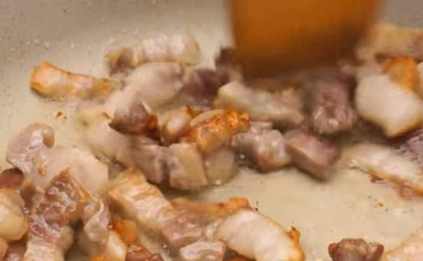 Макароны с капустой на сковороде