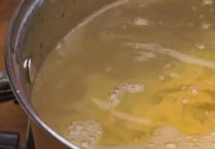 Макароны с капустой на сковороде