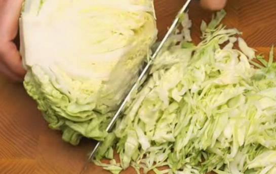 Макароны с капустой на сковороде