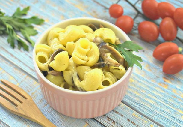 Макароны с шампиньонами на сковороде