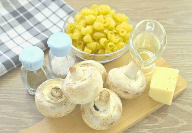Макароны с шампиньонами на сковороде