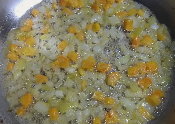 Макароны с индейкой на сковороде