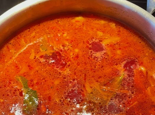 Борщ из курицы со свежей капустой