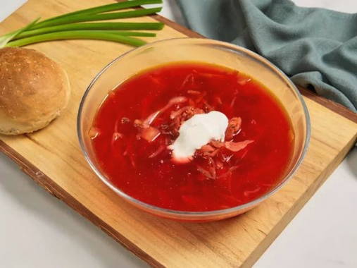 Борщ из свежей капусты и свеклы со свининой