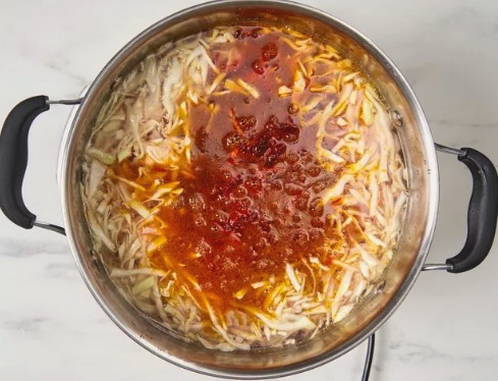 Борщ из свежей капусты и свеклы со свининой
