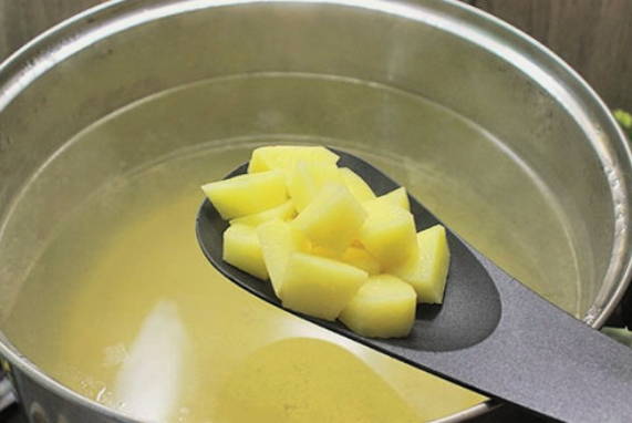 Борщ с кислой капустой и свеклой