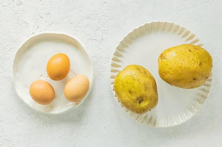 Салат «Лесная поляна» с опятами и куриной грудкой