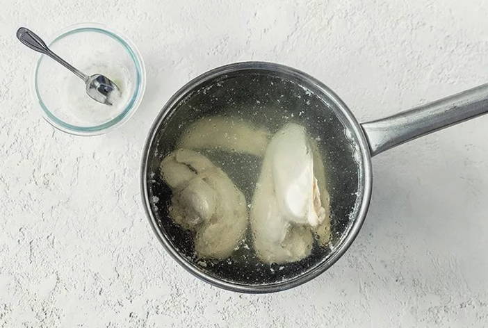 Салат «Лесная поляна» с опятами и куриной грудкой