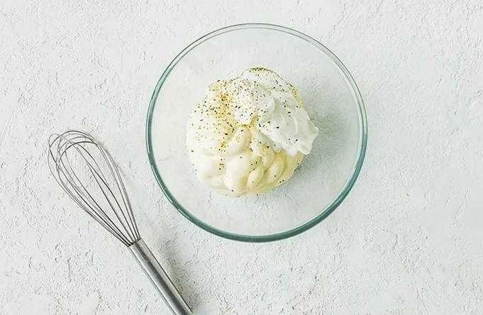 Салат «Лесная поляна» с опятами и куриной грудкой