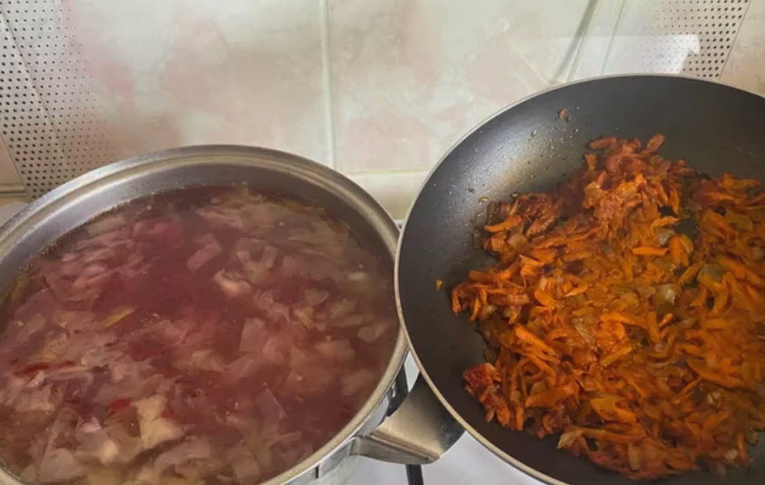 Борщ с вареной свеклой и свежей капустой