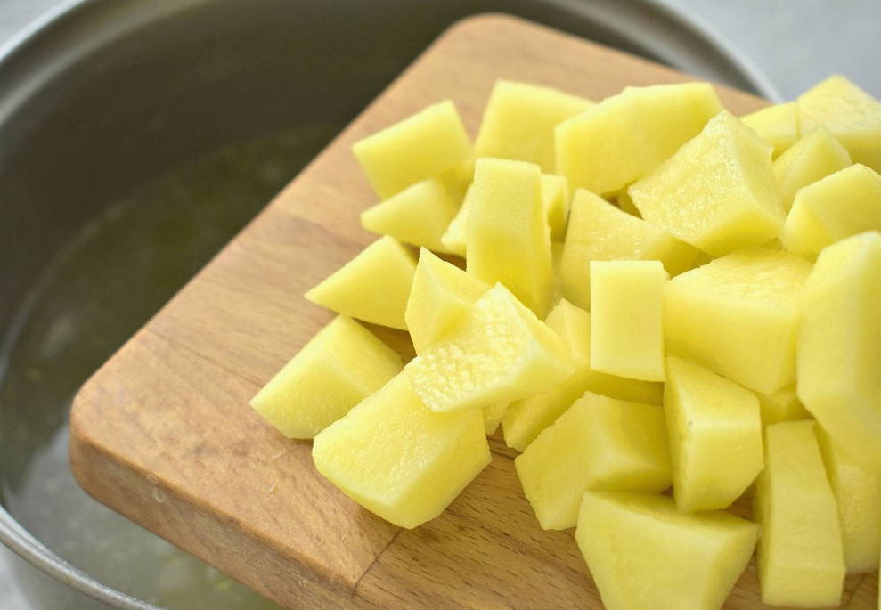 Борщ с квашеной капустой, свеклой и курицей