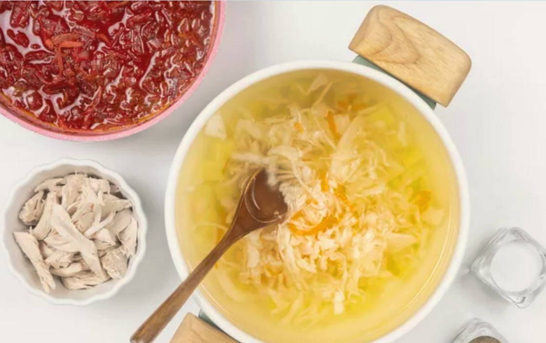 Борщ с квашеной капустой, свеклой и курицей
