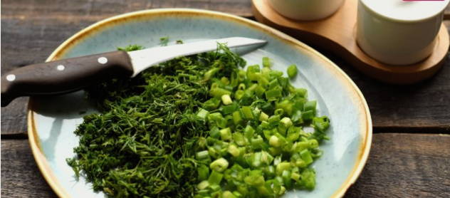 Салат «Лесная поляна» с шампиньонами, курицей и корейской морковью